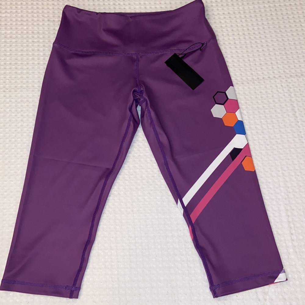 NEW! $78 SCOUT DESIGNS Geometric Hexagonal Capri Crop Leggings S Purple